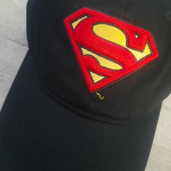 Superman Hat - Picture 3 of 6